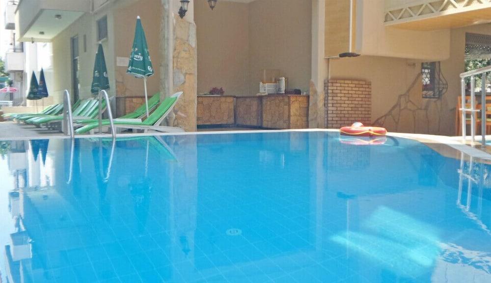 Kleopatra Carina Hotel Alanya Kültér fotó
