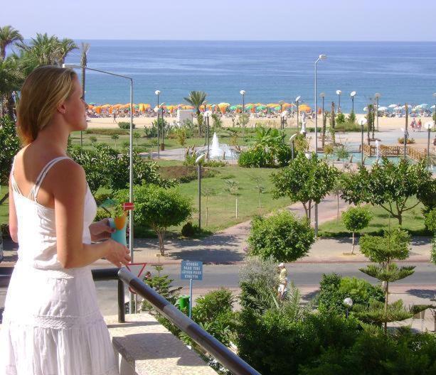 Kleopatra Carina Hotel Alanya Kültér fotó